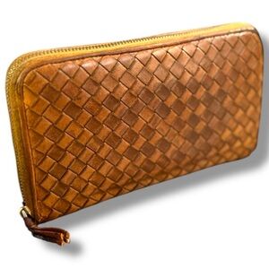 Bottega Veneta Intrecciato Leather Zip Wallet Clutch – Made in Italy